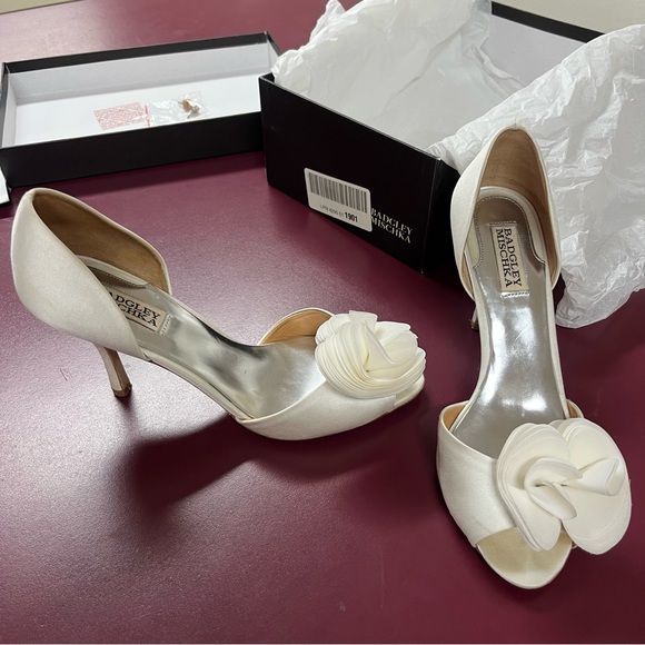 Badgley Mischka Satin D'Orsay Pumps - Picture 7 of 15